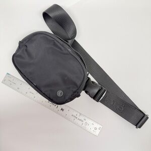 Lole Black Men’s Belt Bag